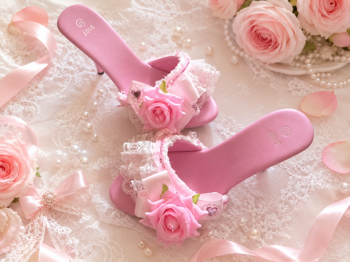 Vintage-style rose-pink high heels