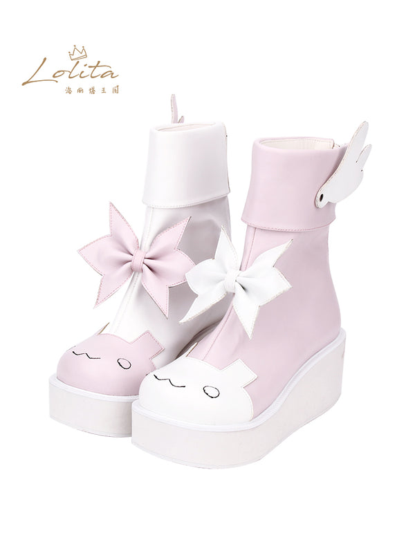 Ankle boots with round toe wings