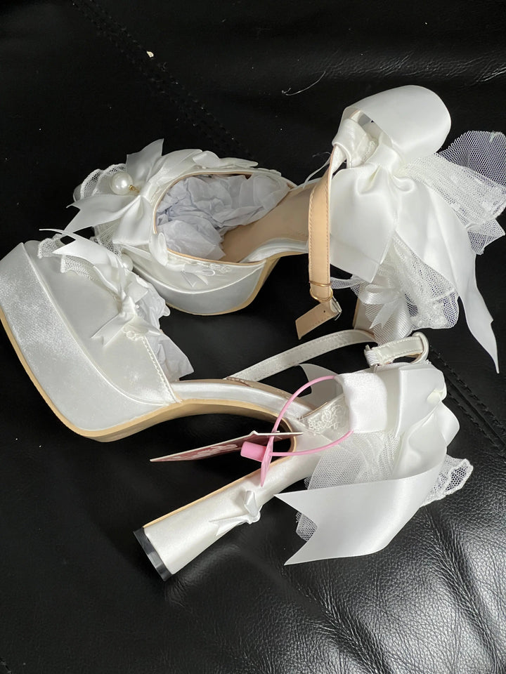Back in stock: White Bow Shoes size: 35 Soft Jam Studio