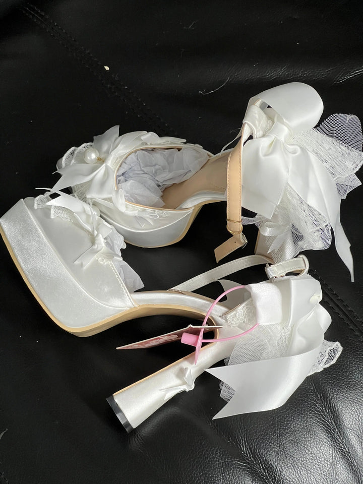 Back in stock: White Bow Shoes size: 35 Soft Jam Studio